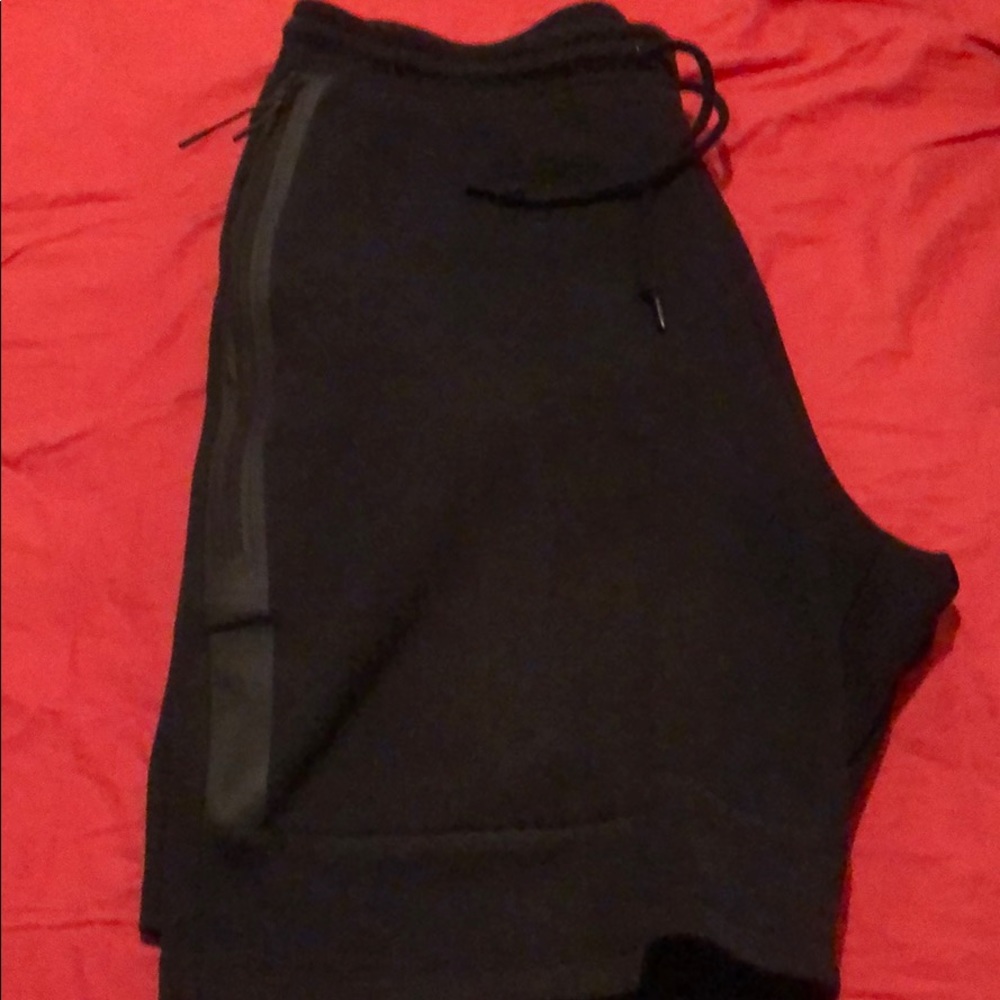Nike tech shorts black